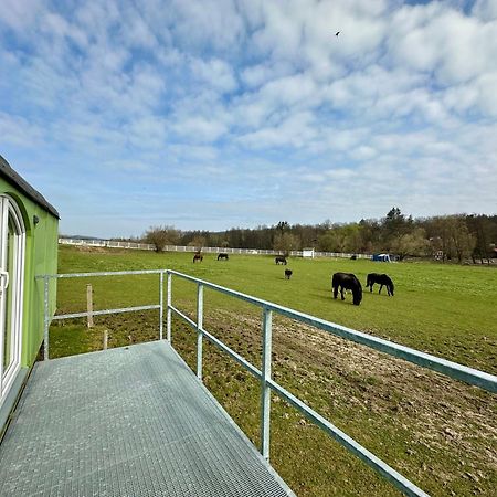 Glamping - Stylova Maringotka V Srdci Ladova Kraje, Pobliz Hlavniho Mesta Prahy Stribrna Skalice Luaran gambar