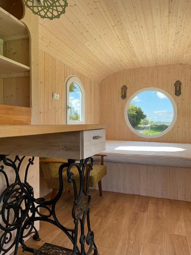Glamping - Stylova Maringotka V Srdci Ladova Kraje, Pobliz Hlavniho Mesta Prahy Stribrna Skalice Luaran gambar