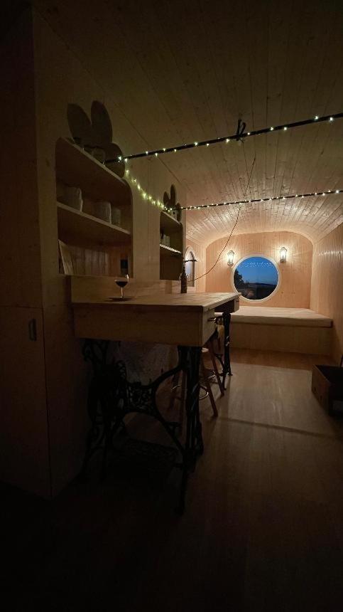 Glamping - Stylova Maringotka V Srdci Ladova Kraje, Pobliz Hlavniho Mesta Prahy Stribrna Skalice Luaran gambar