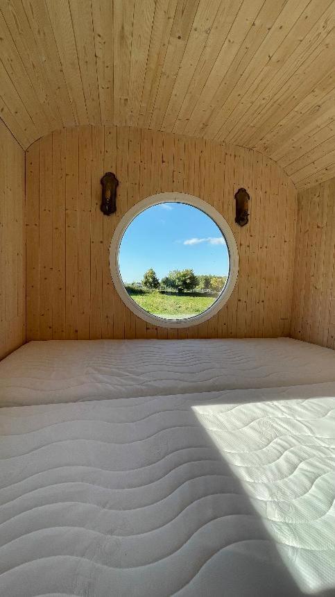 Glamping - Stylova Maringotka V Srdci Ladova Kraje, Pobliz Hlavniho Mesta Prahy Stribrna Skalice Luaran gambar