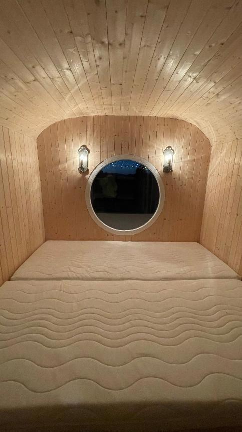 Glamping - Stylova Maringotka V Srdci Ladova Kraje, Pobliz Hlavniho Mesta Prahy Stribrna Skalice Luaran gambar