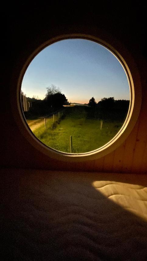 Glamping - Stylova Maringotka V Srdci Ladova Kraje, Pobliz Hlavniho Mesta Prahy Stribrna Skalice Luaran gambar