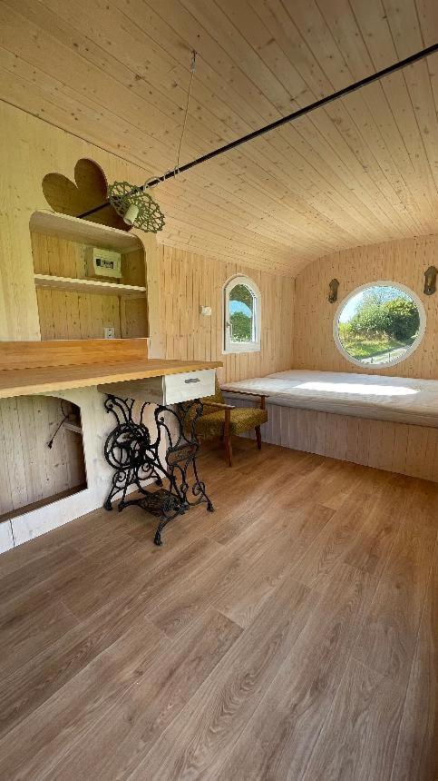 Glamping - Stylova Maringotka V Srdci Ladova Kraje, Pobliz Hlavniho Mesta Prahy Stribrna Skalice Luaran gambar